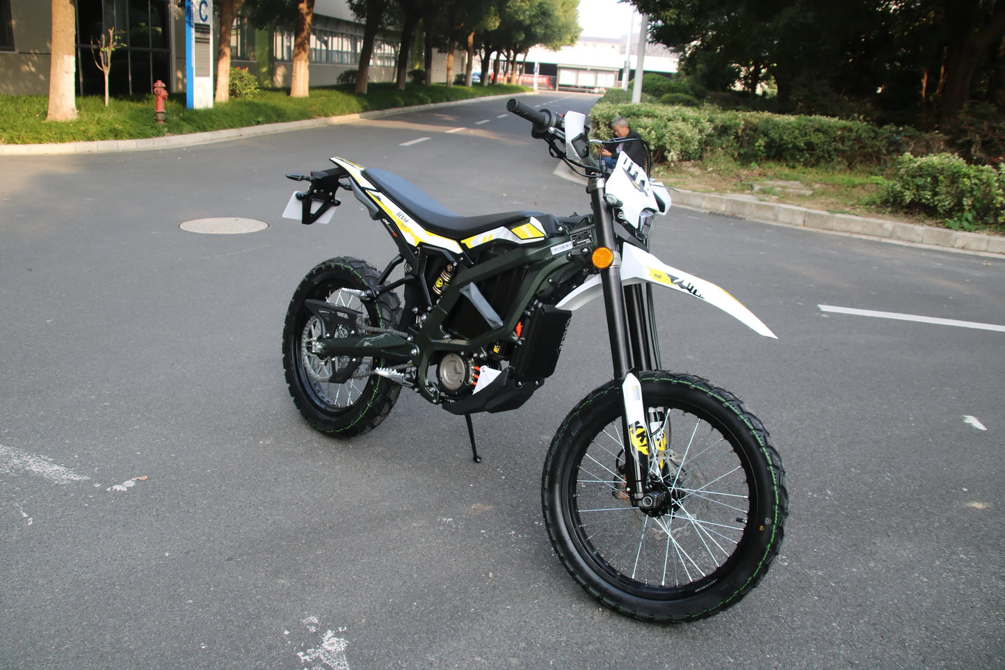 Sur Ron Ultra Bee 12500W74V Electric Dirt Bike 55Ah Lithium Battery, Mid-Drive Motor, Off-Road E-Bike for Adults, 80-100KM Range