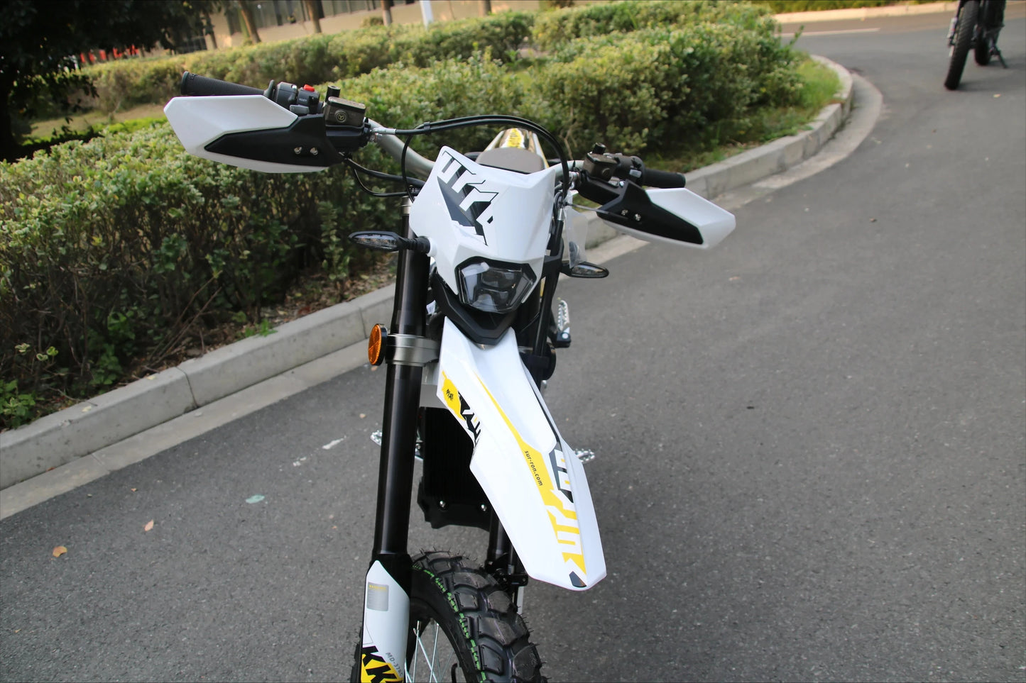 Sur Ron Ultra Bee 12500W74V Electric Dirt Bike 55Ah Lithium Battery, Mid-Drive Motor, Off-Road E-Bike for Adults, 80-100KM Range